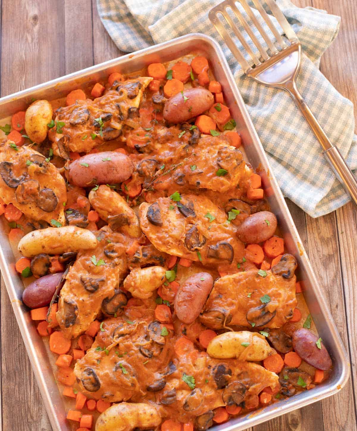 Sheet pan with chicken, carrots, potatoes and mushroom sauce