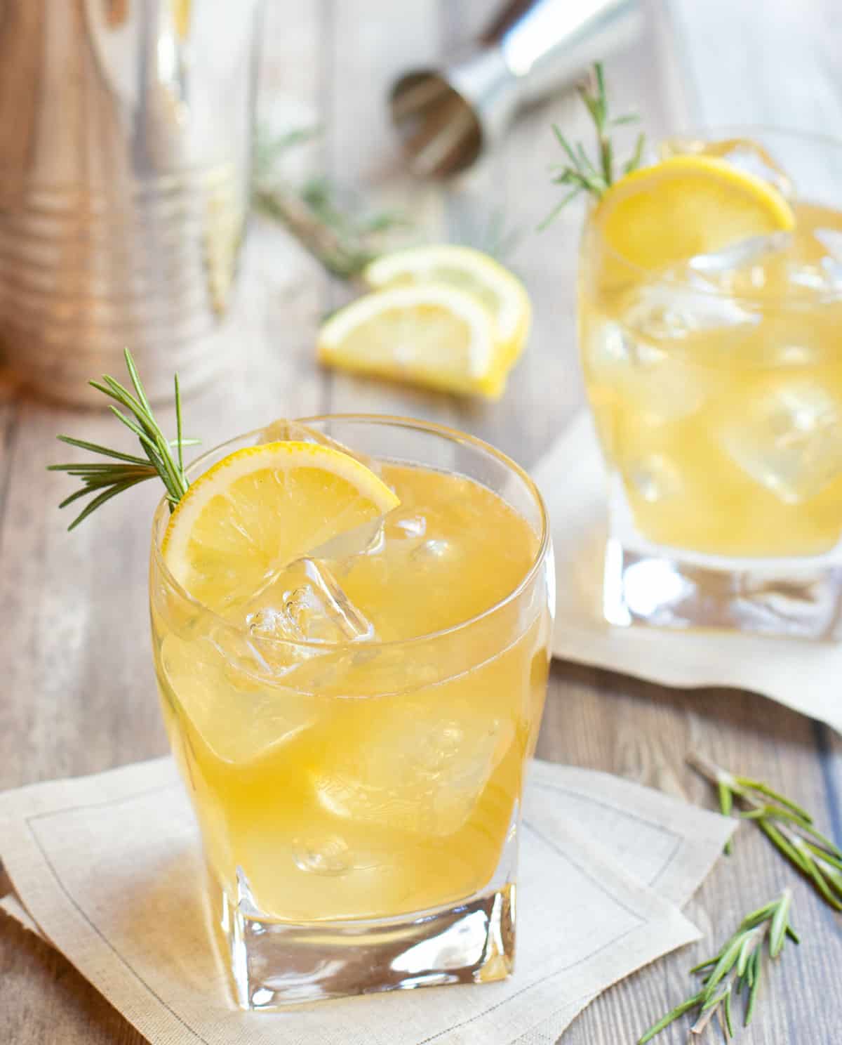 Lemon Ginger Bourbon Cocktail in a glass with a slice of lemon
