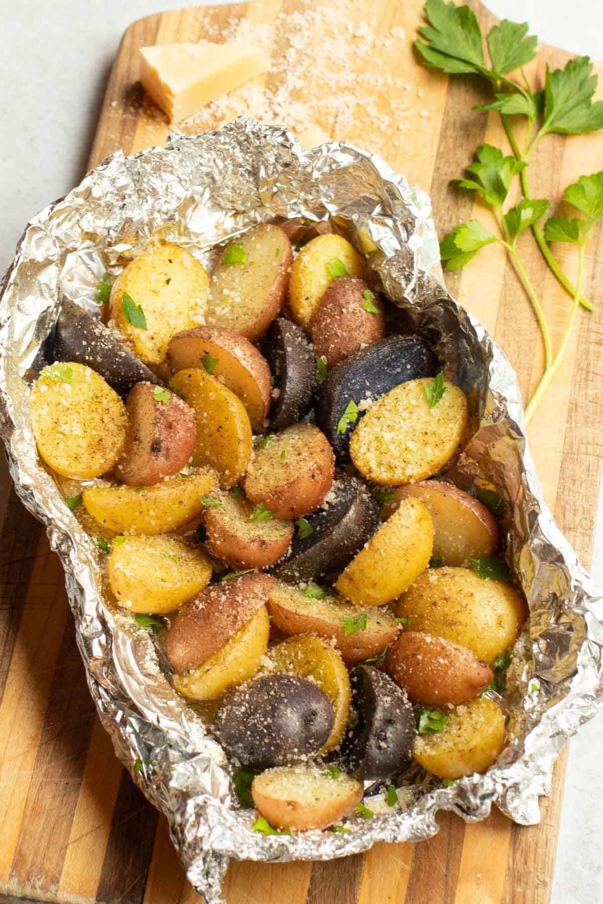 Foil packet filled with griled new potatoes, seasoned with Parmesan Cheese, parsley and truffle zest.