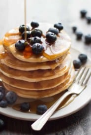 pancakes-with-blueberries-and-syrup