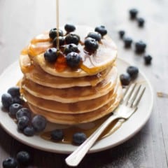 pancakes-with-blueberries-and-syrup