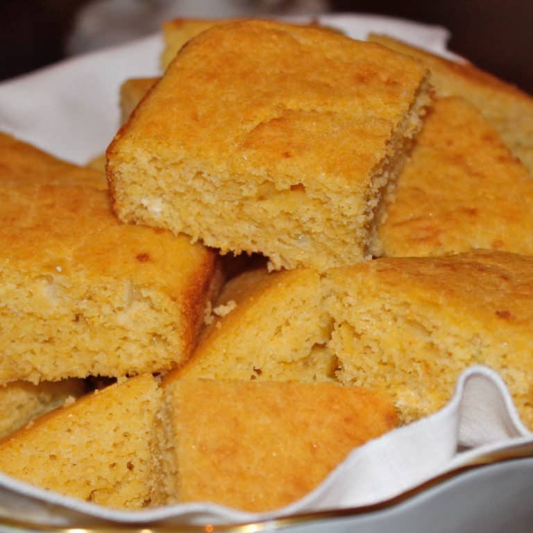 Parmesan Buttermilk Cornbread is moist, tangy and super delicious! #cornbreadrecipe #easycornbreadrecipe #cheesycornbreadrecipe #quickbreadrecipe