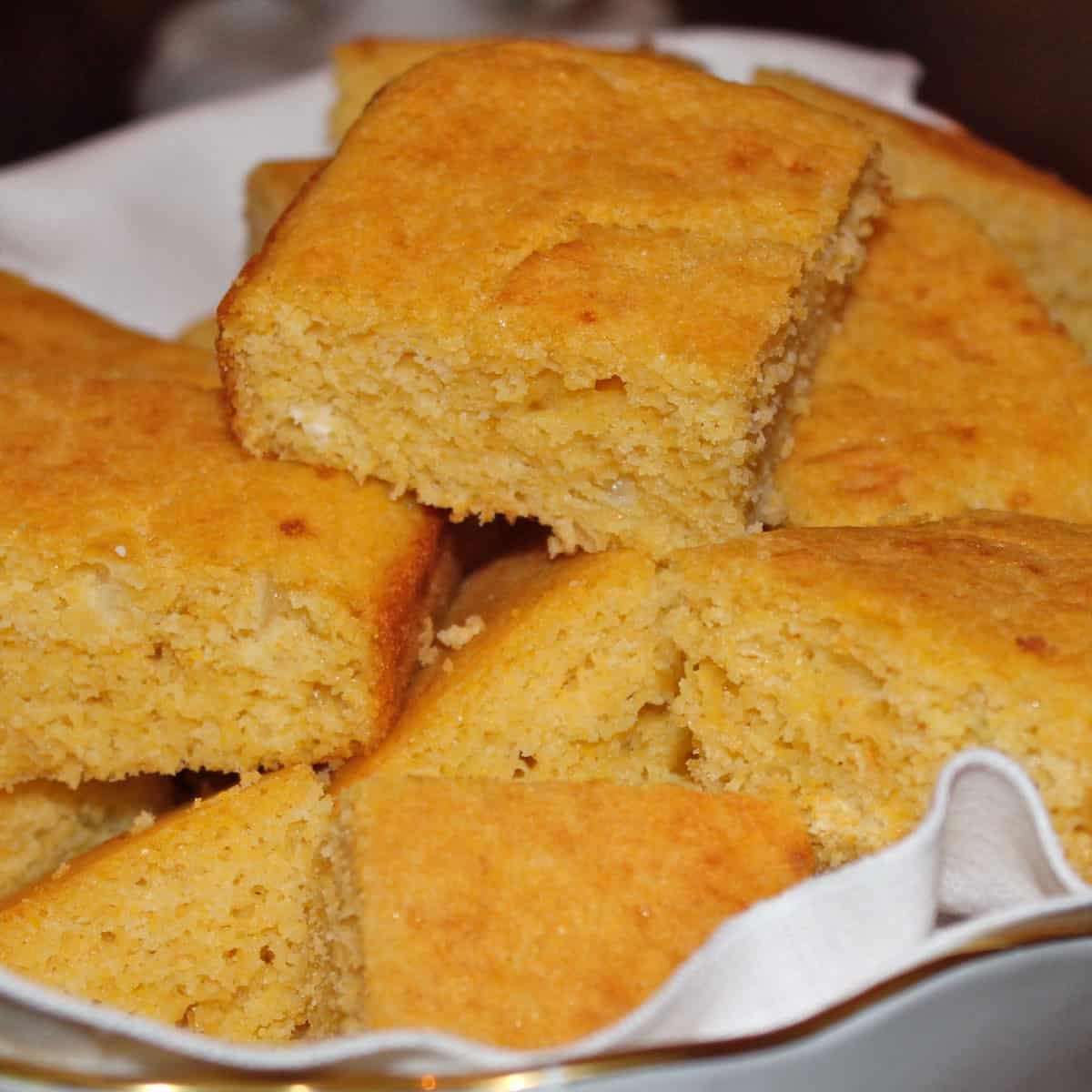 Parmesan Buttermilk Cornbread is moist, tangy and super delicious! #cornbreadrecipe #easycornbreadrecipe #cheesycornbreadrecipe #quickbreadrecipe 