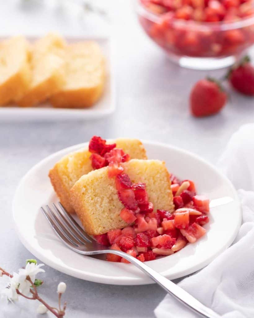 Dessert showing use of Strawberry Topping on slices of lemon bread